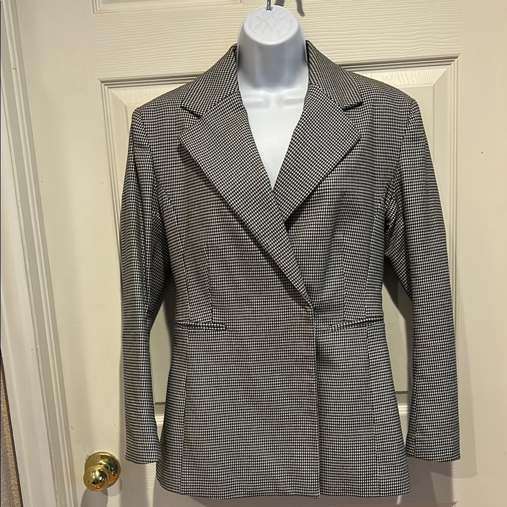 Classic Black and White Houndstooth Women's Blazer